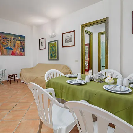 Apartment Trilocale A 150mt Da La Cinta