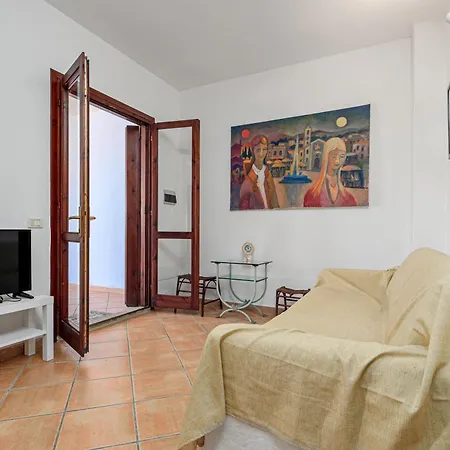 Trilocale A 150mt Da La Cinta Apartment *